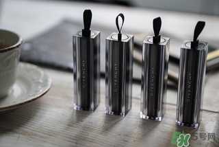 纪梵希黑色口红颜色 纪梵希黑色变色唇膏试色